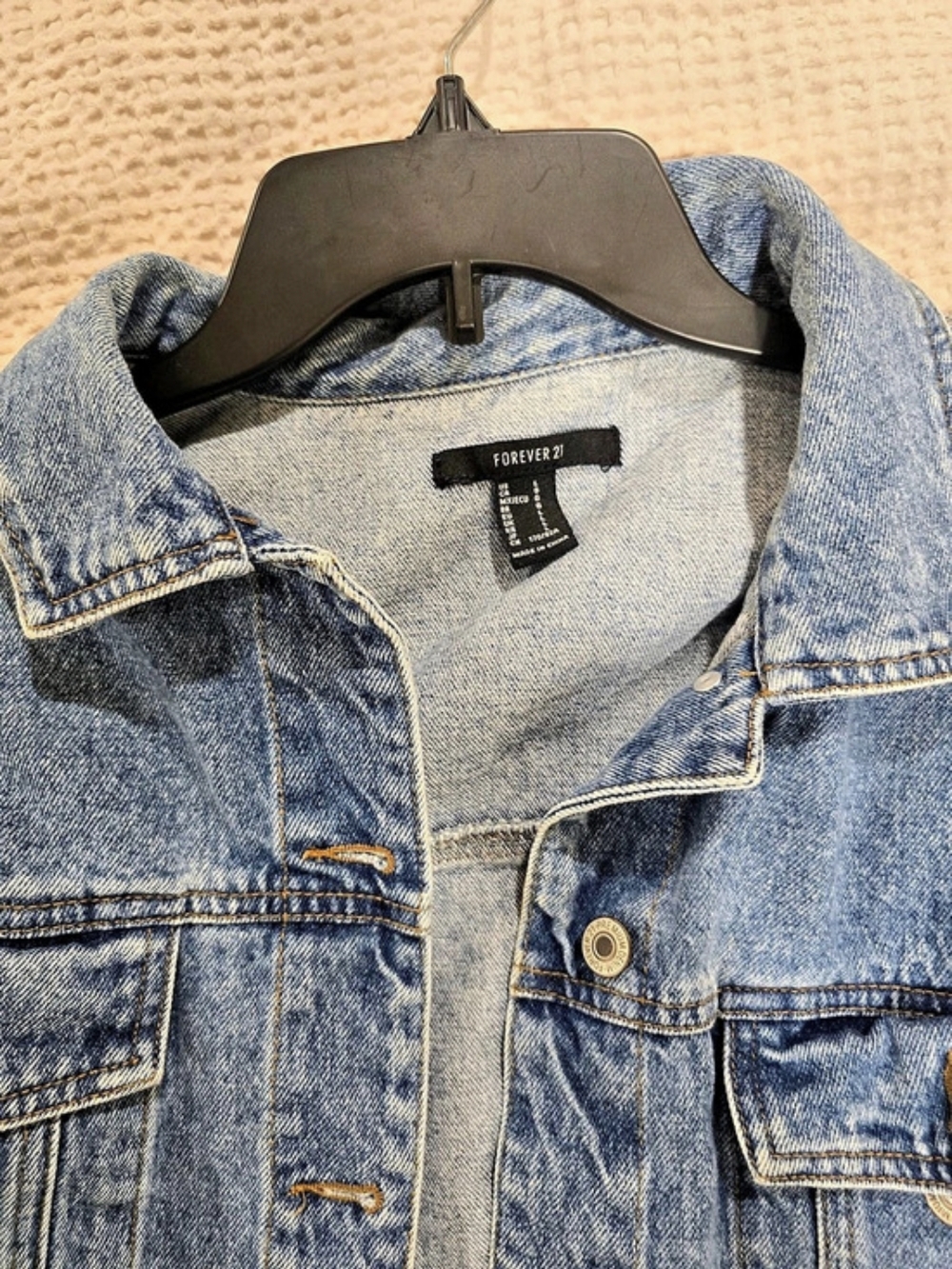 Forever 21 Cropped Raw Hem Denim Jacket in Blue